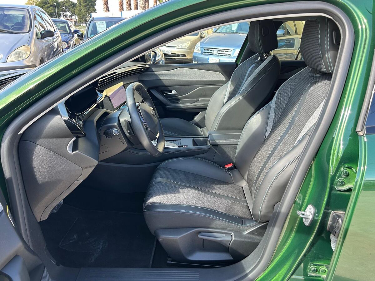 PEUGEOT 308 ALLURE 1.2 E-THP AUTO SPANISH LHD IN SPAIN 16000 MILES SUPERB 2023